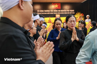Người dân xếp hàng xuyên trưa viếng Tổng Bí thư Nguyễn Phú Trọng