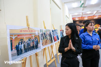 Người dân xếp hàng xuyên trưa viếng Tổng Bí thư Nguyễn Phú Trọng