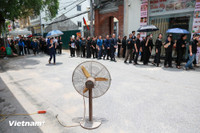 Người dân xếp hàng xuyên trưa viếng Tổng Bí thư Nguyễn Phú Trọng