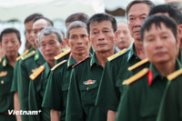 Người dân xếp hàng xuyên trưa viếng Tổng Bí thư Nguyễn Phú Trọng