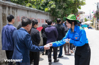 Người dân xếp hàng xuyên trưa viếng Tổng Bí thư Nguyễn Phú Trọng