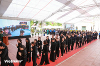 Người dân xếp hàng xuyên trưa viếng Tổng Bí thư Nguyễn Phú Trọng