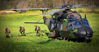 Toàn cảnh vụ lính đặc nhiệm Italy đổ bộ từ trực thăng SH-90A để giải cứu tàu hàng khổng lồ