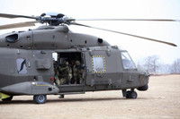 Toàn cảnh vụ lính đặc nhiệm Italy đổ bộ từ trực thăng SH-90A để giải cứu tàu hàng khổng lồ