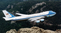 Tổng thống Biden bác đề xuất về màu sơn dành cho chuyên cơ Air Force One của ông Trump