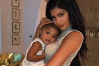 [ẢNH] Muôn kiểu nuông chiều con quá mức của dàn sao Hollywood