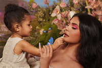 [ẢNH] Muôn kiểu nuông chiều con quá mức của dàn sao Hollywood