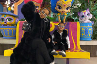 [ẢNH] Muôn kiểu nuông chiều con quá mức của dàn sao Hollywood