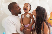 [ẢNH] Muôn kiểu nuông chiều con quá mức của dàn sao Hollywood