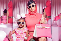 [ẢNH] Muôn kiểu nuông chiều con quá mức của dàn sao Hollywood