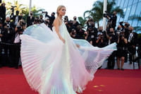 [ẢNH] Mãn nhãn trước những trang phục lộng lẫy bậc nhất Cannes 2021