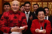 [ẢNH] 'Đường Tăng' Trì Trọng Thuỵ và cuộc hôn nhân viên mãn với người vợ tỷ phú 