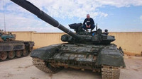 Xe tăng T-90 Syria dàn hàng tiến đánh phiến quân thân Thổ Nhĩ Kỳ tại Idlib