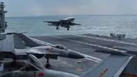 [ẢNH] Đưa ‘hổ giấy’ J-15 ra bay biển, hiểm nguy rình rập chính phi công Trung Quốc