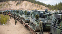 Phần Lan kéo xe tăng và siêu pháo tự hành K-9 'thần sấm' tới sát biên giới Nga