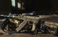 [ẢNH] Sự thật màn đối đầu giữa súng trường tấn công AK-12 Nga và áo giáp Mỹ