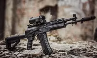 [ẢNH] Sự thật màn đối đầu giữa súng trường tấn công AK-12 Nga và áo giáp Mỹ