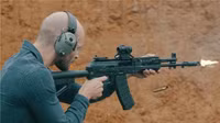 [ẢNH] Sự thật màn đối đầu giữa súng trường tấn công AK-12 Nga và áo giáp Mỹ