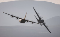 Cận cảnh cánh máy bay C-130E Thổ Nhĩ Kỳ bị rời khỏi thân và chao liệng giữa không trung