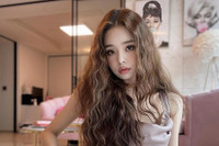 Sắc vóc nóng bỏng của nữ YouTuber ‘hot’ nhất mạng xã hội Hàn Quốc