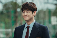 Vẻ đẹp 'bất bại' của Kim Bum sau 13 năm đóng 'Vườn sao băng' 