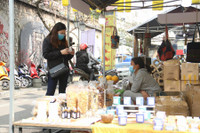 Hòa mình vào không khí đón Tết Nhâm Dần 2022 trên phố bích họa Phùng Hưng