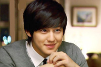 Vẻ đẹp 'bất bại' của Kim Bum sau 13 năm đóng 'Vườn sao băng' 