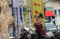 Hòa mình vào không khí đón Tết Nhâm Dần 2022 trên phố bích họa Phùng Hưng