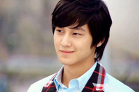 Vẻ đẹp 'bất bại' của Kim Bum sau 13 năm đóng 'Vườn sao băng' 