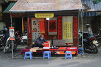 Hòa mình vào không khí đón Tết Nhâm Dần 2022 trên phố bích họa Phùng Hưng