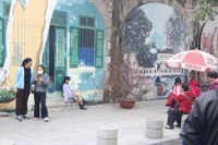 Hòa mình vào không khí đón Tết Nhâm Dần 2022 trên phố bích họa Phùng Hưng