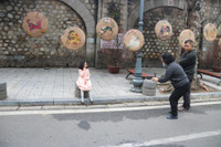 Hòa mình vào không khí đón Tết Nhâm Dần 2022 trên phố bích họa Phùng Hưng