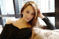 [ẢNH] ‘Nữ hoàng giải trí Thái Lan’ Bee Namthip: Xinh đẹp, giàu có nhưng vẫn ‘lẻ bóng’ ở tuổi 38