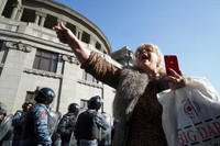 [ẢNH] Bạo loạn để phản đối đình chiến ở Armenia