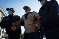 [ẢNH] Bạo loạn để phản đối đình chiến ở Armenia