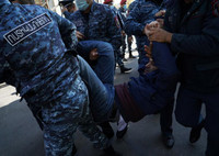 [ẢNH] Bạo loạn để phản đối đình chiến ở Armenia