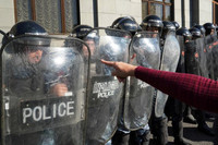 [ẢNH] Bạo loạn để phản đối đình chiến ở Armenia