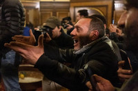 [ẢNH] Bạo loạn để phản đối đình chiến ở Armenia