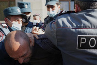 [ẢNH] Bạo loạn để phản đối đình chiến ở Armenia