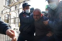 [ẢNH] Bạo loạn để phản đối đình chiến ở Armenia