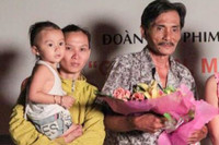 [ẢNH] Thương Tín ở tuổi 64: Già yếu nhưng vẫn phải gồng mình kiếm tiền nuôi vợ trẻ, con thơ