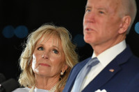 [ẢNH] Những cú ‘sảy chân’ đau đớn của ông Joe Biden trước khi hưởng ‘trái ngọt’