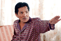 [ẢNH] Thương Tín ở tuổi 64: Già yếu nhưng vẫn phải gồng mình kiếm tiền nuôi vợ trẻ, con thơ