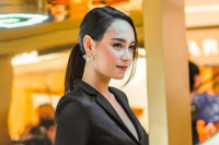 [ẢNH] ‘Nữ hoàng giải trí Thái Lan’ Bee Namthip: Xinh đẹp, giàu có nhưng vẫn ‘lẻ bóng’ ở tuổi 38