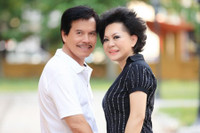 [ẢNH] Danh ca Giao Linh ở tuổi U80: Sự nghiệp thành công, hôn nhân viên mãn bên người chồng từng 3 đời vợ