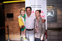 [ẢNH] Thương Tín ở tuổi 64: Già yếu nhưng vẫn phải gồng mình kiếm tiền nuôi vợ trẻ, con thơ