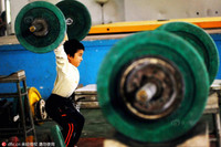 [ẢNH] Vận động viên nhí Trung Quốc đổi máu và nước mắt cho ‘giấc mơ vàng' Olympic