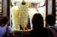 [ẢNH] ‘Lóa mắt’ với chợ vàng ở UAE: Nơi không chỉ bán trang sức mà cả...khẩu trang bằng vàng