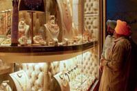 [ẢNH] ‘Lóa mắt’ với chợ vàng ở UAE: Nơi không chỉ bán trang sức mà cả...khẩu trang bằng vàng