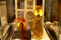 [ẢNH] ‘Lóa mắt’ với chợ vàng ở UAE: Nơi không chỉ bán trang sức mà cả...khẩu trang bằng vàng